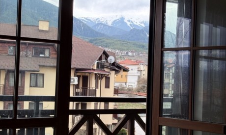 Просторен тристаен апартамент с голяма всекидневна и функционално разпределение